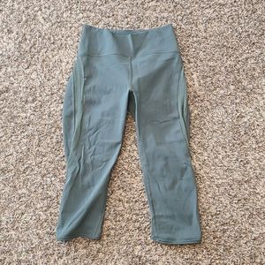 Lululemon Capri Just Under the Knee Leggins